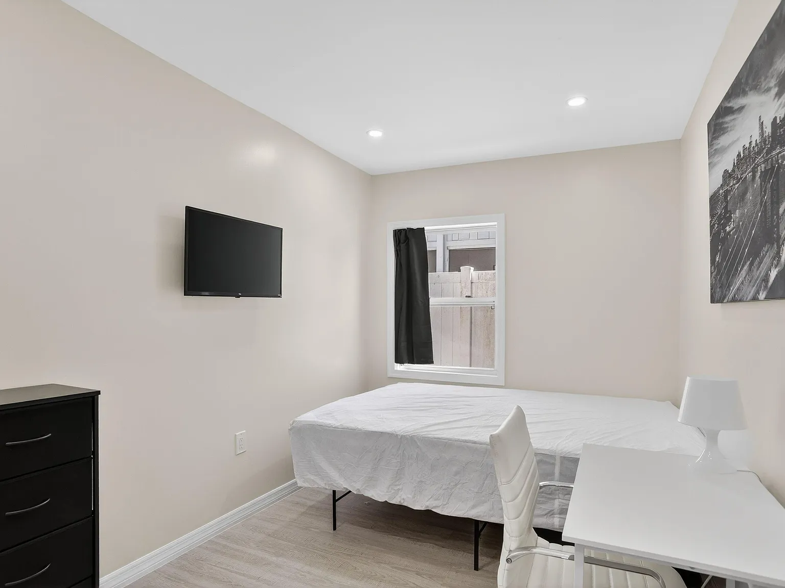 4 bed, 2.0 bath, 943 sqft, $1,027 — Photo 3