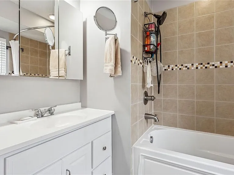 102 Holcomb Ferry Rd — Photo 16