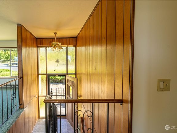 4th image of 1359 E Lauridsen Boulevard