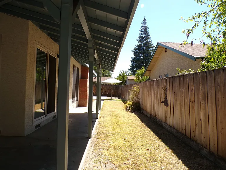 1600 Fairington Ln — Photo 13
