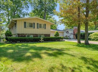 4975 Lakeshore Rd, Fort Gratiot, MI 48059