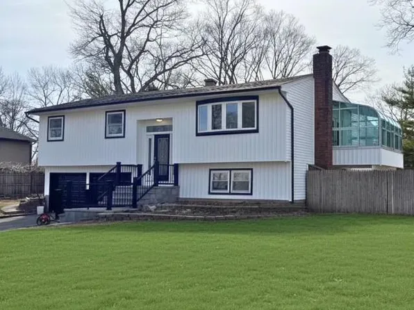 8 Alpine Street, Port Jefferson Station, NY 11776