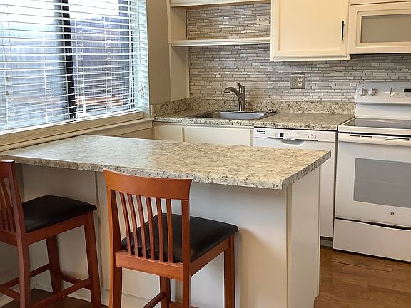 2nd image of 6598-4 Poplar Woods Cir S