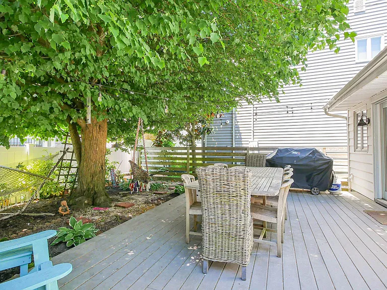 110 N Pembroke Ave — Photo 28