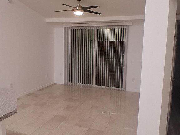 3rd image of 819 Villa Cir