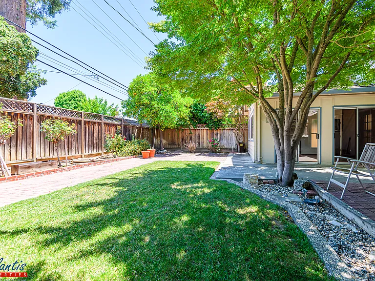 2566 Fairglen Dr — Photo 21