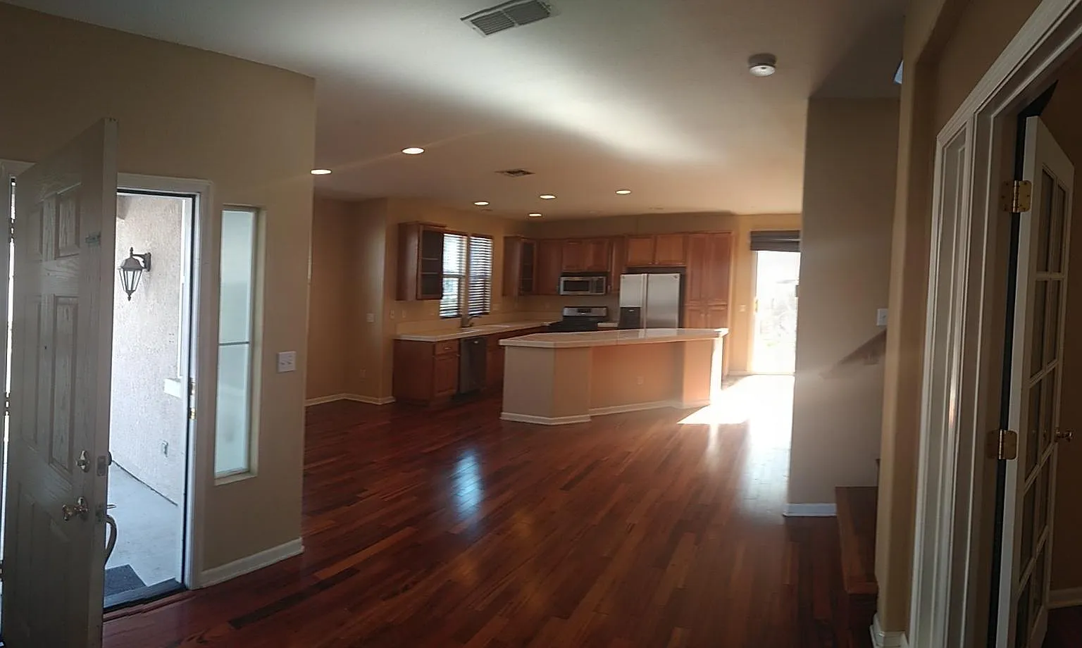 4 bed, 2.5 bath, 1900 sqft, $3,395 — Photo 3