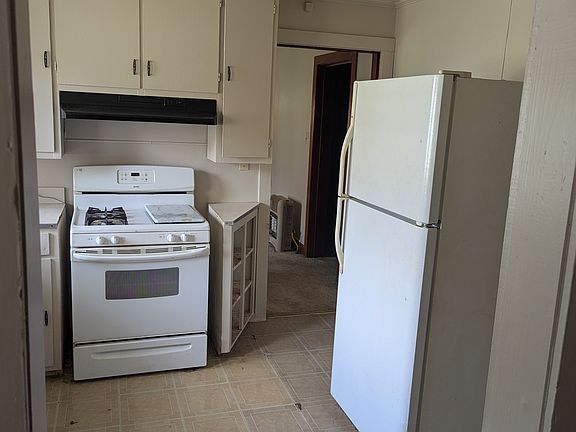 5th image of 519 E 4th St S