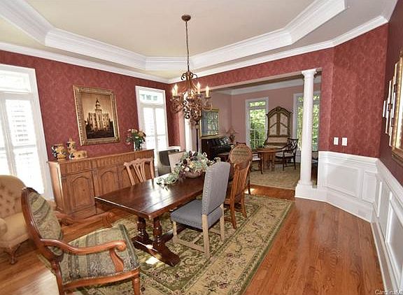 4th image of 1105 Delacourt Ln