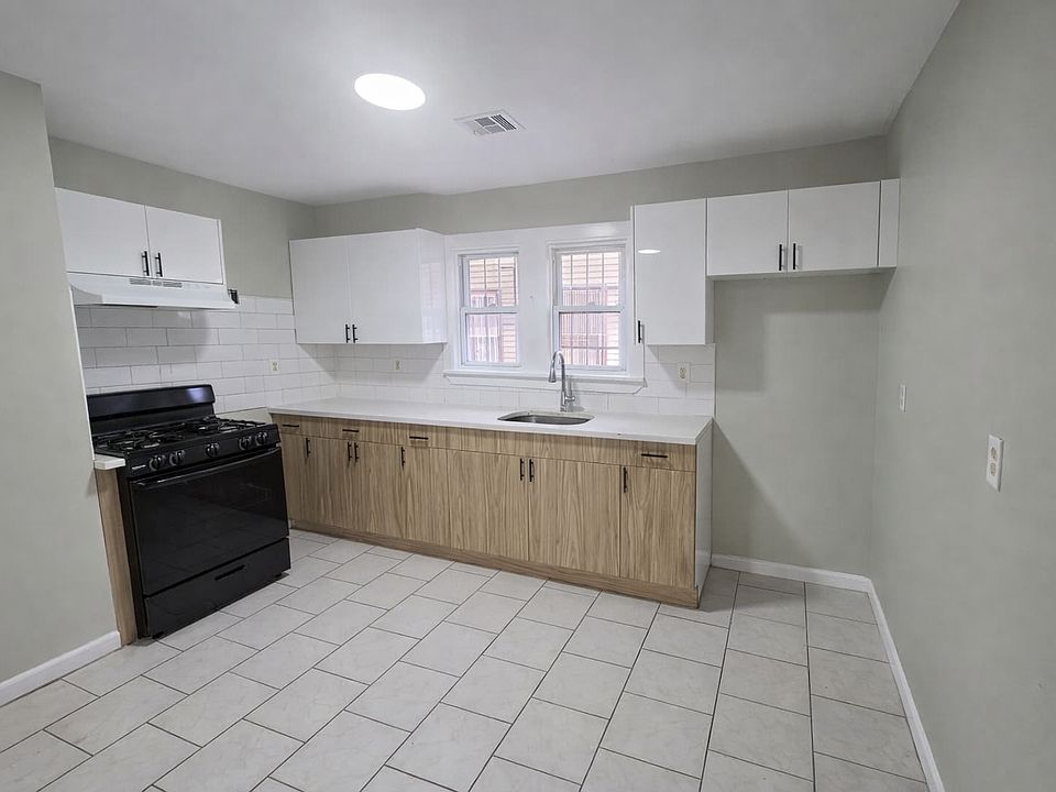 1st image of 114 W End Ave #1