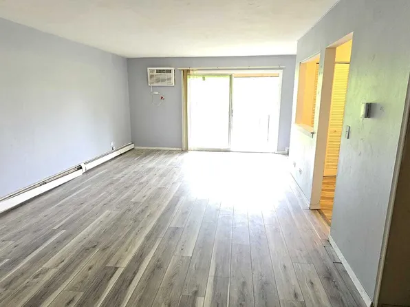 2504 Waterbury Dr APT 504, Woodridge, IL 60517