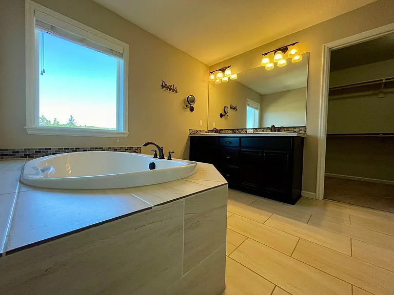 16985 NW Madrone St — Photo 16