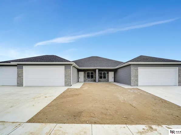 4359 Woodside Village Dr, Lincoln, NE 68528