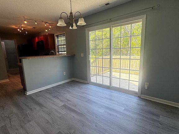 4th image of 104 Republic Ct