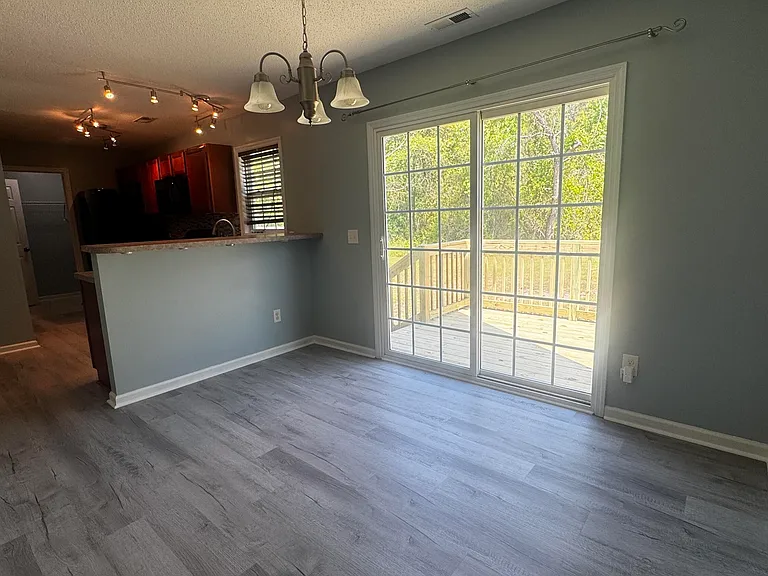 104 Republic Ct — Photo 4