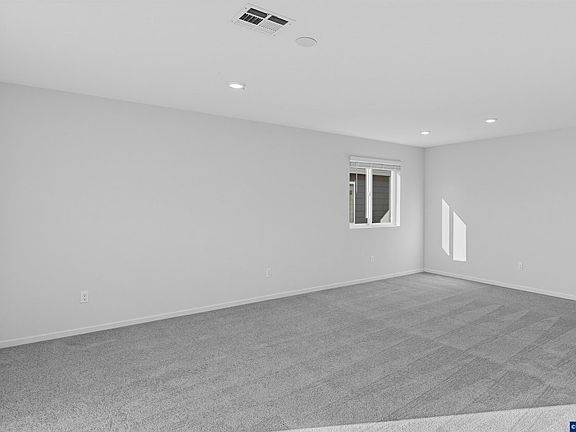 5th image of 698 Minnesota St