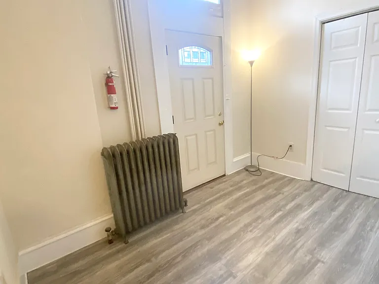 901 Queen St #1F — Photo 11
