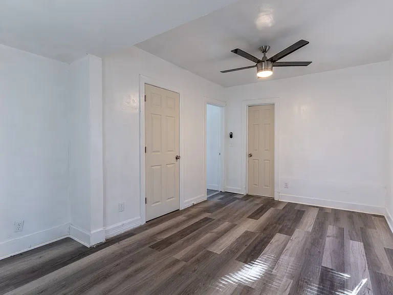 918 NE 6th St — Photo 13
