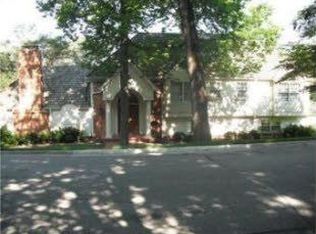 5550 Mission Dr, Mission Hills, KS 66208