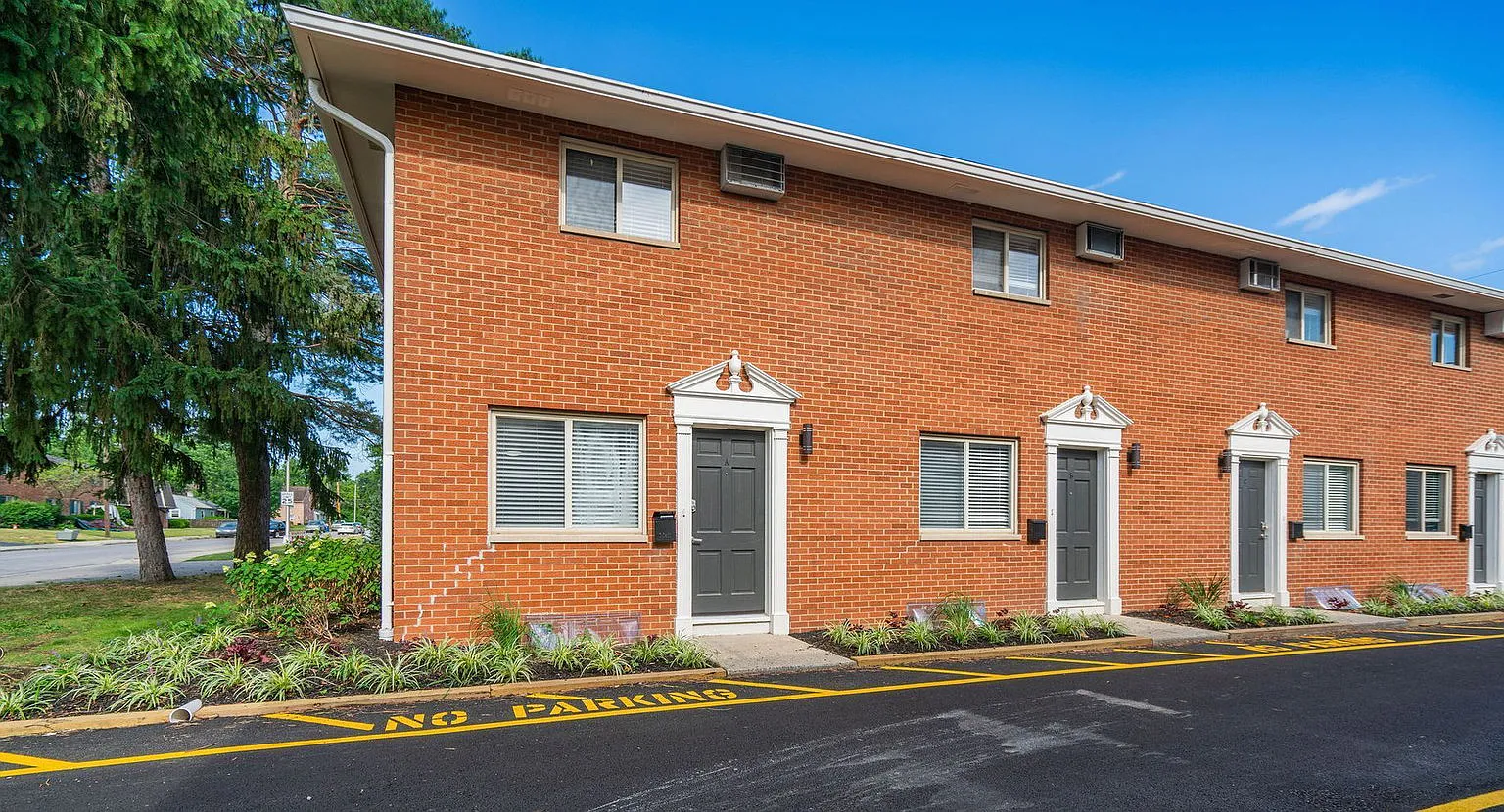 2 bed, 1.0 bath, $1,325 — Photo 1
