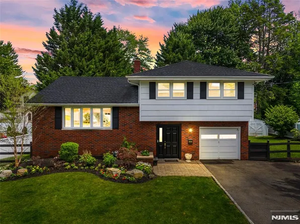 322 Scharer Ave, Northvale, NJ 07647
