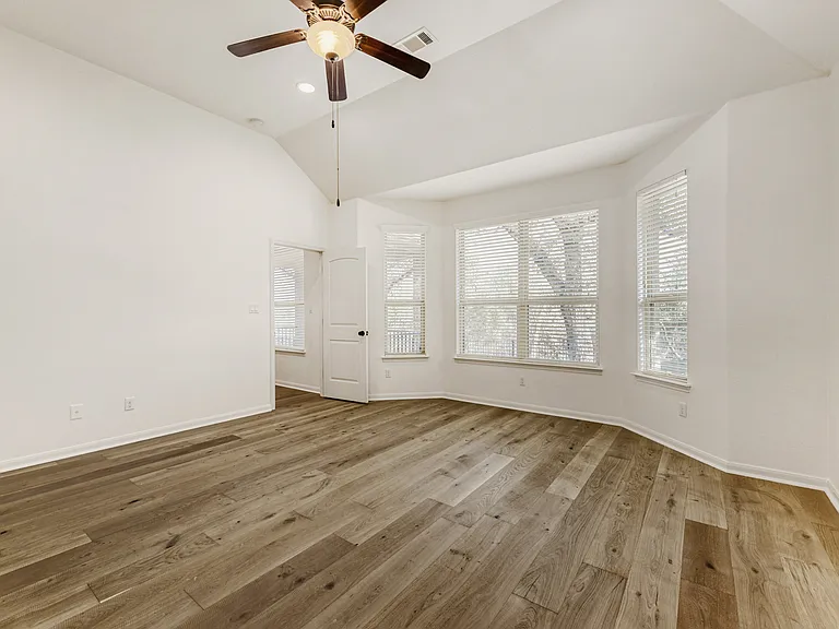 5013 Pyrenees Pass — Photo 20