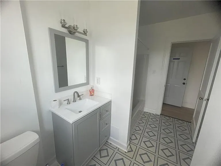 1439 Maryland Ave — Photo 14