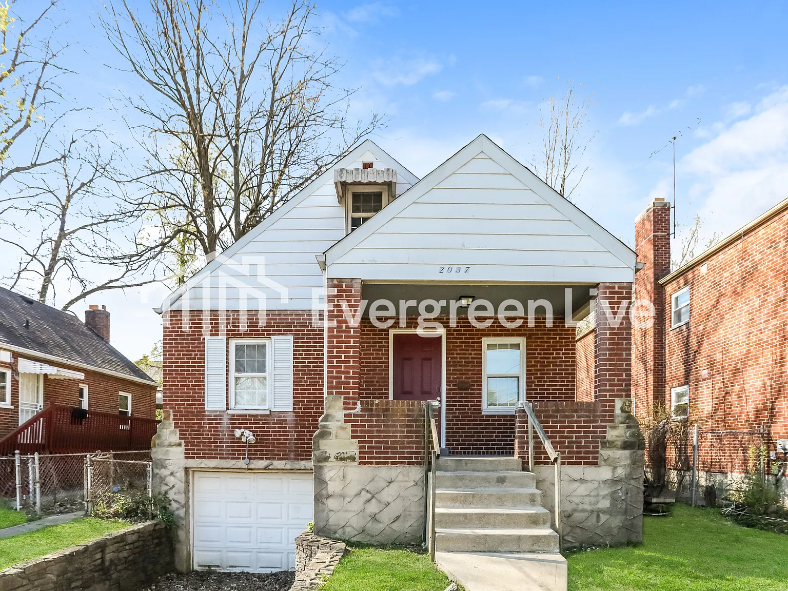 4 bed, 1.0 bath, 1295 sqft, $1,595 — Photo 1