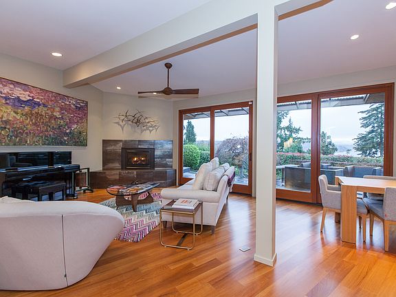 3rd image of 6816 Seward Park Ave S