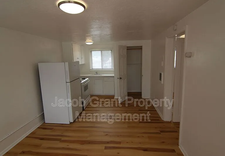 4719 Yellowstone Ave #10 — Photo 2