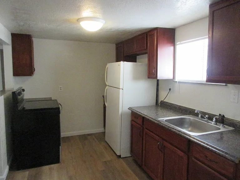 1108 Central Ave — Photo 6