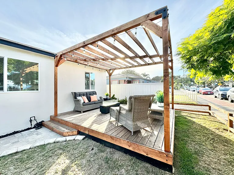 1861 Oliver Ave — Photo 4