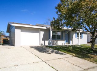 7825 Treasure Pointe Dr, Port Richey, FL 34668