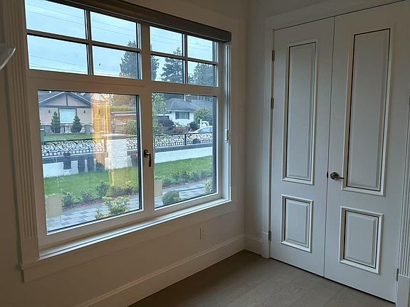 3rd image of 10811 Southridge Rd