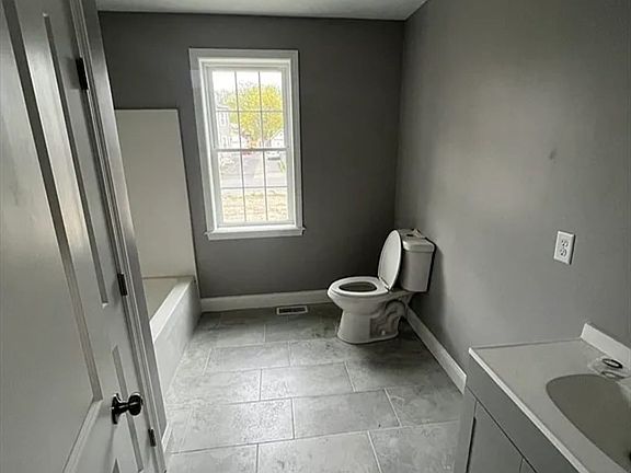 4th image of 66 Chester Ave #2