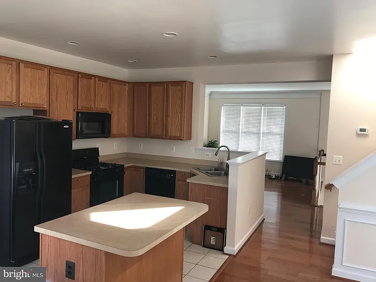 8010 Duck Pond Ter — Photo 9
