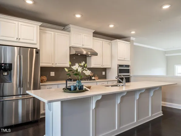 10210 Sablewood Dr APT 111, Raleigh, NC 27617