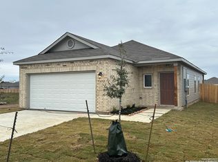 7407 Homewood Ln, Elmendorf, TX 78112