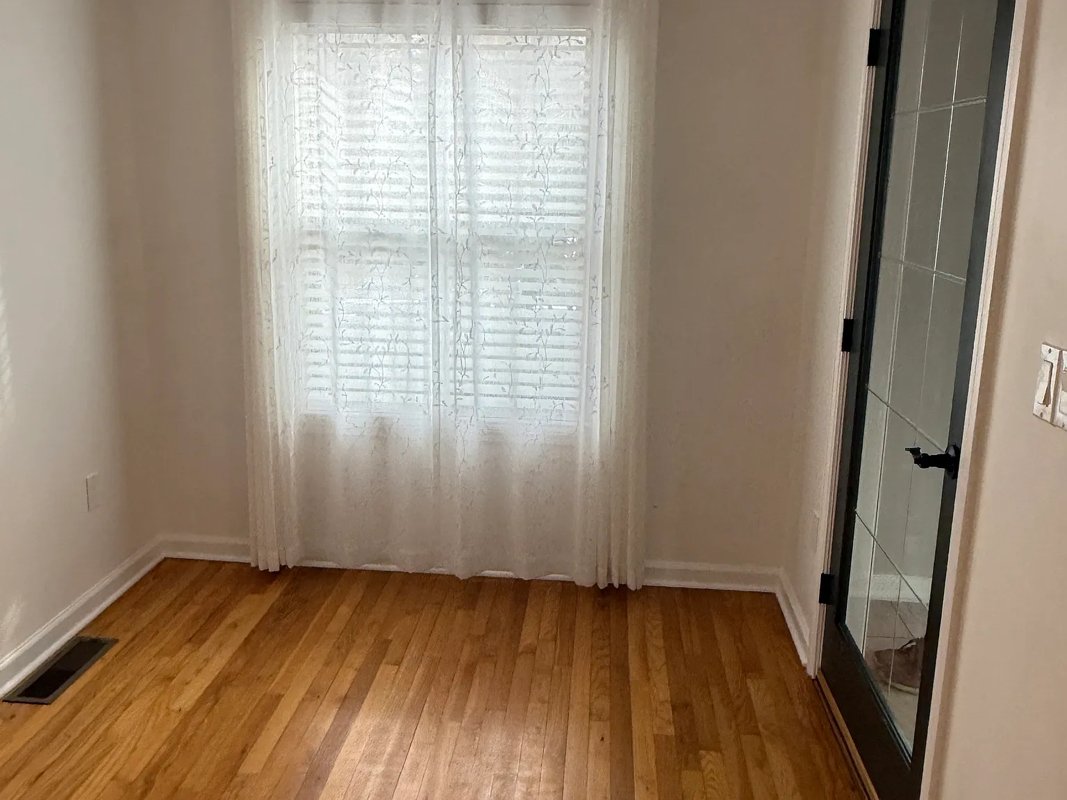 2 bed, 2.0 bath, 1577 sqft, $2,900 — Photo 3