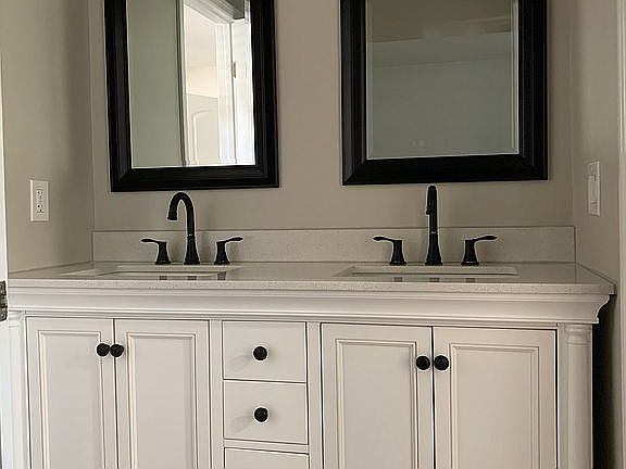 Jack and Jill bath