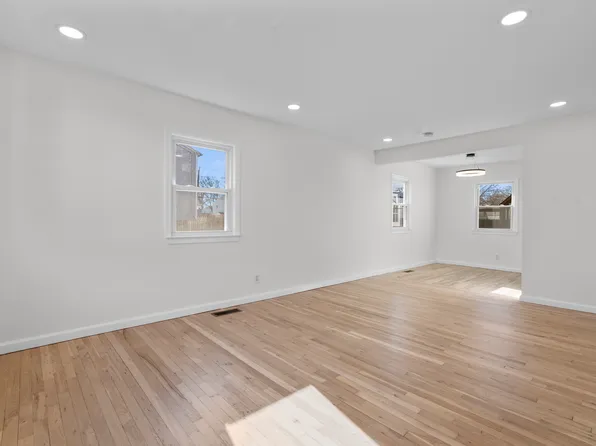 29 McGrath Ct, Stratford, CT 06615