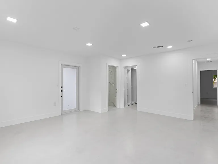131 Toledo Way NE — Photo 12
