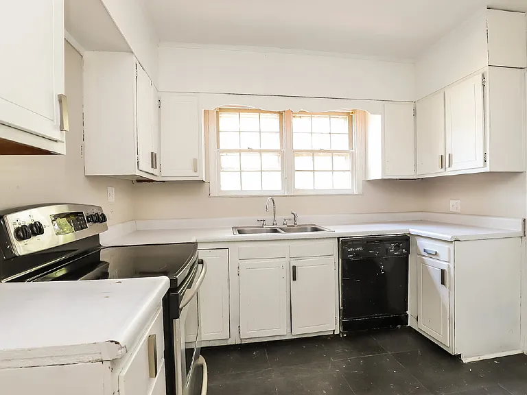 412 S Josephine Boyd St — Photo 3