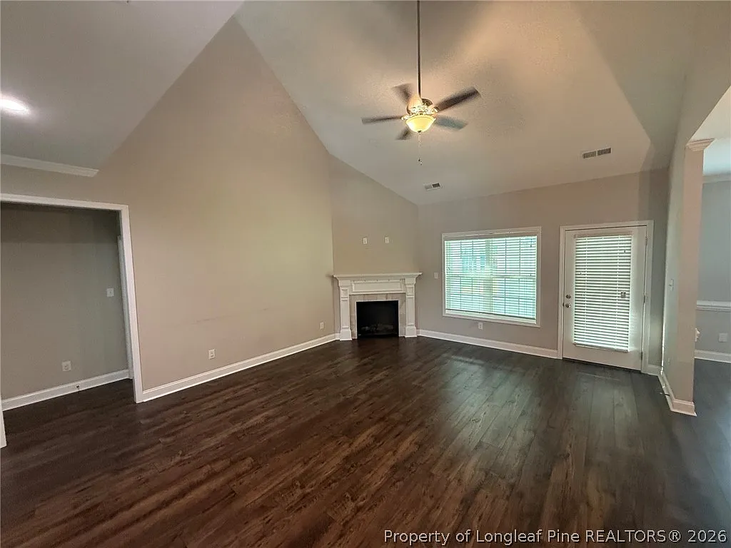4 bed, 4.0 bath, 2715 sqft, $2,900 — Photo 4