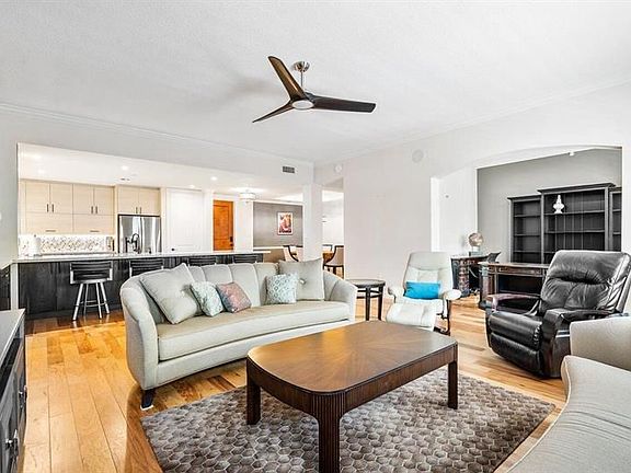 5th image of 200 NE 2nd Ave APT 209