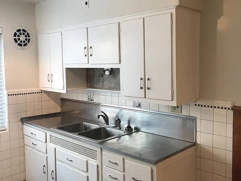 3834 Hyde Park — Photo 1