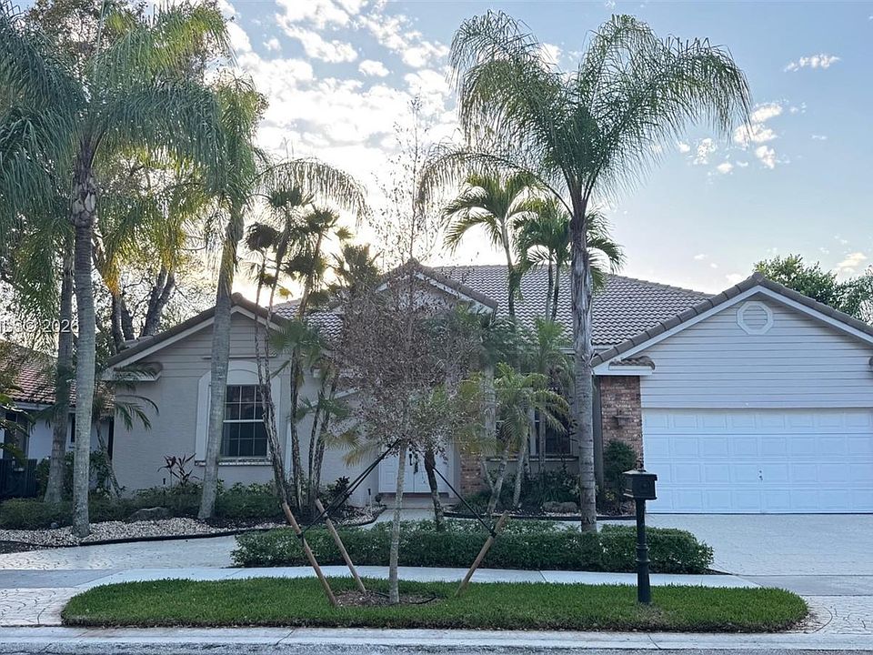 1st image of 2611 Oakbrook Ln