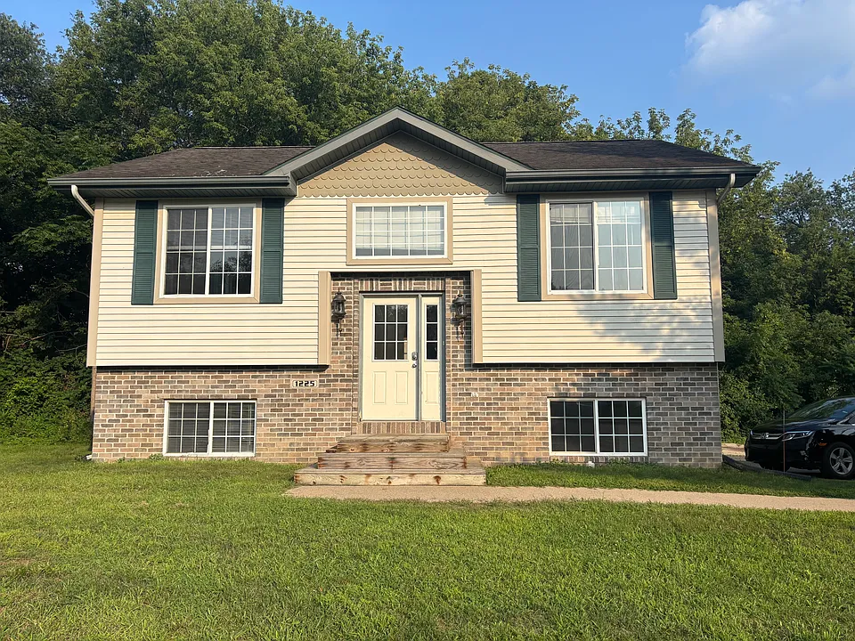1225 Red Pine Way