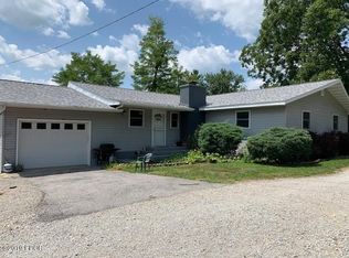 140 Chariot Dr, Louisville, IL 62858