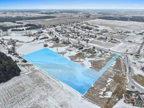 Silveridge Dr #9, Manitowoc, WI 54220